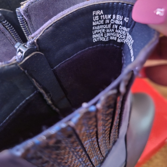 Shoes - Picture 2 of 4